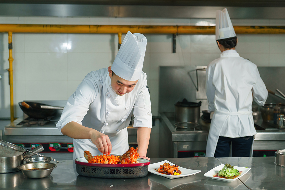 别再只看功率了！酒店厨房设备选型的5大关键因素